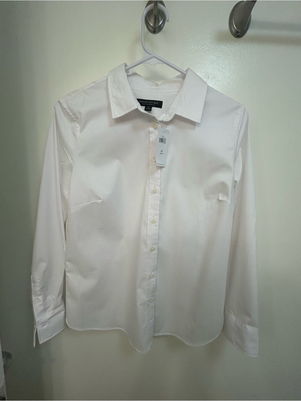 Classic White Button-Up Banana Republic never worn with tag